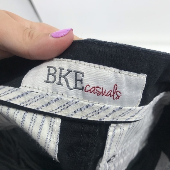 BKE Casuals Molly Black Shorts Size 25 - Picture 5 of 6